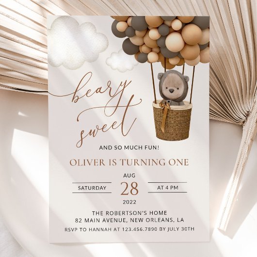 かわいいクマさん、茶色の風船、１歳の誕生日 招待状