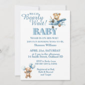 かわいいクマちゃん飛行機で早く待ち遠しい - 飛行機に乗ったキュートな男の子のテディベア 招待状 (正面)