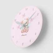 かわいいクマのイニシャル名 ピンク ラウンド壁時計 (傾斜)