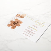 かわいいクマのイラストレーションbearly wait赤ちゃんシャワー 箔招待状 (回転した状態)