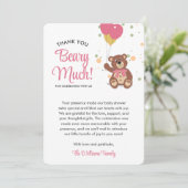 かわいいクマの子とピンクのバルーン女の子の赤ちゃんシャワー サンキューカード (スタンド正面)