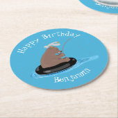 かわいいクマの魚釣りパーソナライズされた誕生日 ラウンドペーパーコースター (アングル)