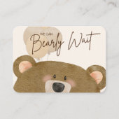かわいいクマ私たちは良く待つことができジェンダー赤ちゃんシャワー エンクロージャーカード (裏面)