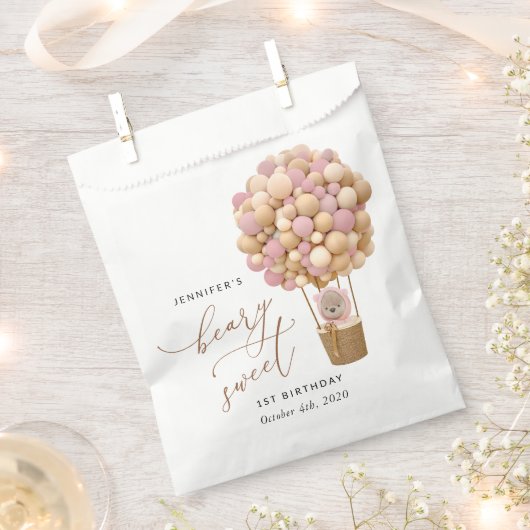 かわいいクマ、ピンク色のバルーン、第1誕生日 フェイバーバッグ (クリップ留めされた状態)