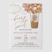 かわいいクマ、ピンク色のバルーン、第1誕生日 ベラム紙招待状 (正面)