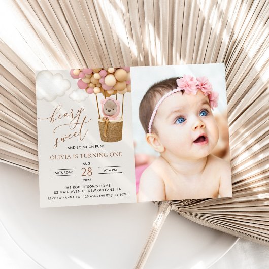 かわいいクマ、ピンク色のバルーン、第1誕生日 招待状
