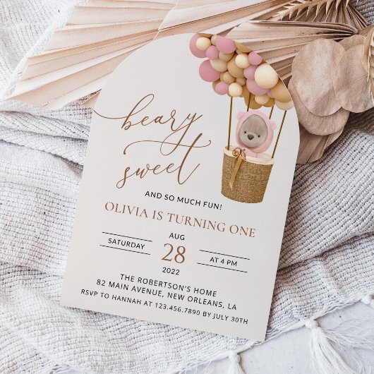 かわいいクマ、ピンク色のバルーン、第1誕生日 招待状