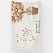 かわいいクマ、ベージュのバルーン、最初の誕生日へようこそ 横断幕 (縦)