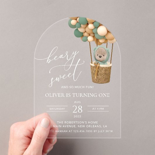 かわいいクマ、緑のバルーン、最初の誕生日 アクリル招待状 (インサイチュ (ポータブル))