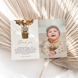 かわいいクマ、茶色のバルーン、最初の誕生日 サンキューカード