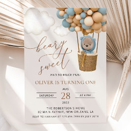 かわいいクマ、青いバルーン、最初の誕生日 招待状
