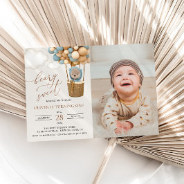 かわいいクマ、青い風船、1歳の誕生日 招待状