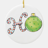 かわいいクリスマスのテキスト、キャンディーケーンの装飾に「Ho」 セラミックオーナメント (裏面)