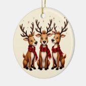 かわいいクリスマスのトナカイのトリオと格子状のスカーフ セラミックオーナメント (左)