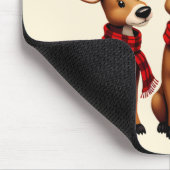 かわいいクリスマスのトナカイのトリオと格子状のスカーフ マウスパッド (コーナー)