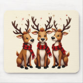 かわいいクリスマスのトナカイのトリオと格子状のスカーフ マウスパッド (正面)