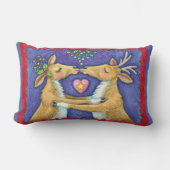 かわいいクリスマスのトナカイ、ミストルトゥのロマンチックなキス ランバークッション (正面)