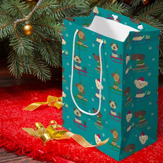 かわいいクリスマスの休日の犬たちSLEDS PATTERN ミディアムペーパーバッグ