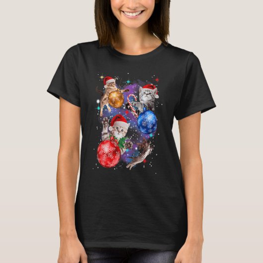 かわいいクリスマスの猫が宇宙に浮かぶオーナメント Tシャツ (正面)