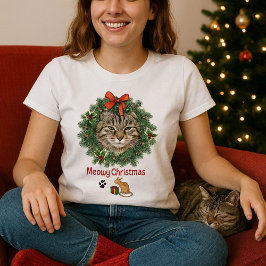 かわいいクリスマスの猫の写真のリース  Tシャツ