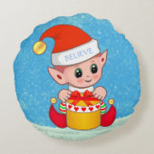 かわいいクリスマスの赤ちゃんエルフがライトブルーの丸いクッション ラウンドクッション (裏面)