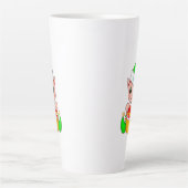 かわいいクリスマスエルフと編集可能な天才のテキスト カフェラテマグ (正面)