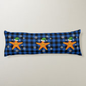 かわいいクリスマススタフィッシュオンブルーバッファローパターン ボディピロー (裏面)