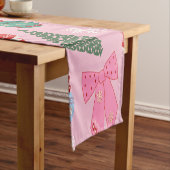 かわいいクリスマスピンク ショートテーブルランナー (インサイチュ)