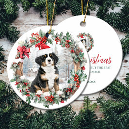 かわいいクリスマスベルネーゼの山は子犬サンタハットをする セラミックオーナメント