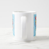 かわいいクリスマス、雪玉に座るサンタクロースとおもちゃ ジャンボコーヒーマグカップ (裏面)