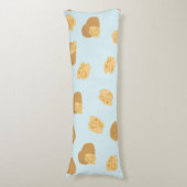 かわいいクルミのナッツパターン ボディピロー (正面縦)