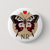 かわいいグランジヴィンテージ蝶とハートモノグラムの 缶バッジ (正面)