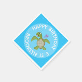 かわいいグリーンウミガメのハッピーカートーパーソナライズされたン スタンダードカクテルナプキン (角)