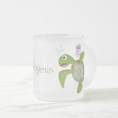 かわいいグリーンウミガメhappy cartoonイラストレーション フロストグラスマグカップ (正面右)