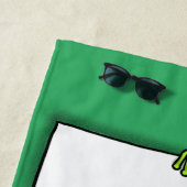 かわいいグリーンカエルのサイン漫画イラストレーション ビーチタオル (インサイチュ)