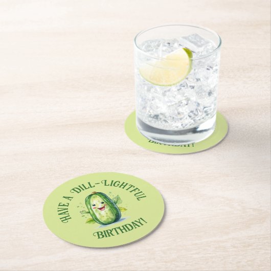 かわいいグリーンカートゥーンピックル誕生日 ラウンドペーパーコースター (インサイチュ)