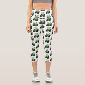 かわいいグリーンハッピーファームトラクター漫画イラストレーション カプリレギンス (正面)