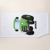 かわいいグリーンハッピーファームトラクター漫画イラストレーション ビーチタオル (正面)