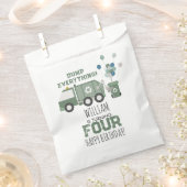 かわいいグリーンリサイクルトラックキッズネーム年齢誕生日 フェイバーバッグ (クリップ留めされた状態)