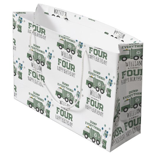 かわいいグリーンリサイクルトラックキッズネーム年齢誕生日 ラージペーパーバッグ (裏面アングル)