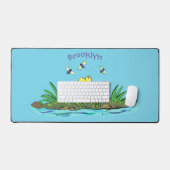 かわいいグリーン飢えたカエル漫画イラストレーション デスクマット (キーボード&マウス)