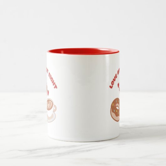 かわいいグルメカップルのコーヒーとドーナツのマグカップ ツートーンマグカップ (中央)