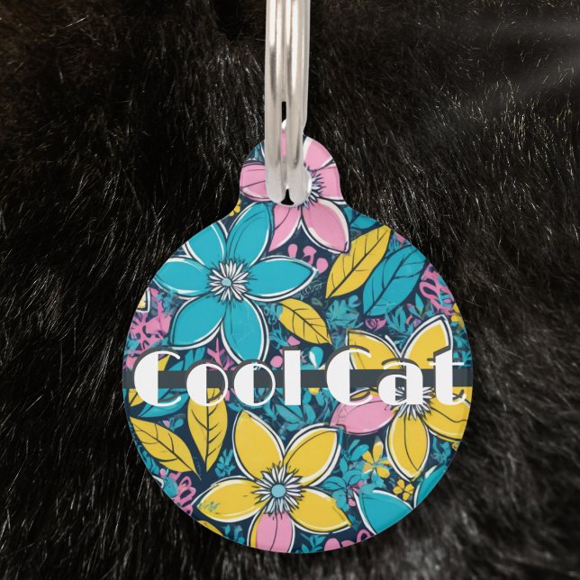 かわいいグルーヴィレトロヒッピーカラフルキャックールト ペット　ネームタグ (A groovy ID tag with 'Cool Cat' words on a colorful retro floral background)