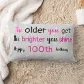 かわいいグレーとピンクの100歳の誕生日 ランバークッション (ブランケット)