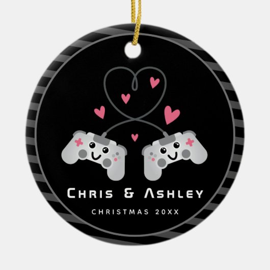 かわいいゲーマーカップルのゲーム機コントローラーの名前 セラミックオーナメント (正面)