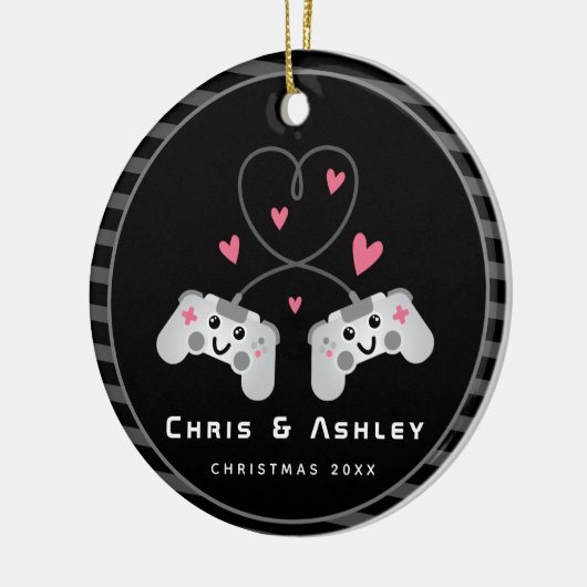 かわいいゲーマーカップルのゲーム機コントローラーの名前 セラミックオーナメント (左)