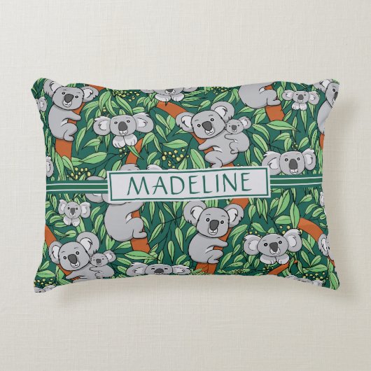 かわいいコアラ柄のハンターパーソナライズされたグリーン アクセントクッション (正面)