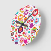 かわいいコップのケーキおよび茶ポット ラウンド壁時計 (傾斜)