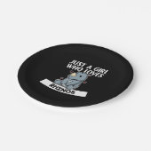 かわいいサイが大好きな少女 ペーパープレート (アングル)