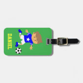 かわいいサッカーのスターの男の子、フットボールのテーマ ラゲッジタグ (正面横)